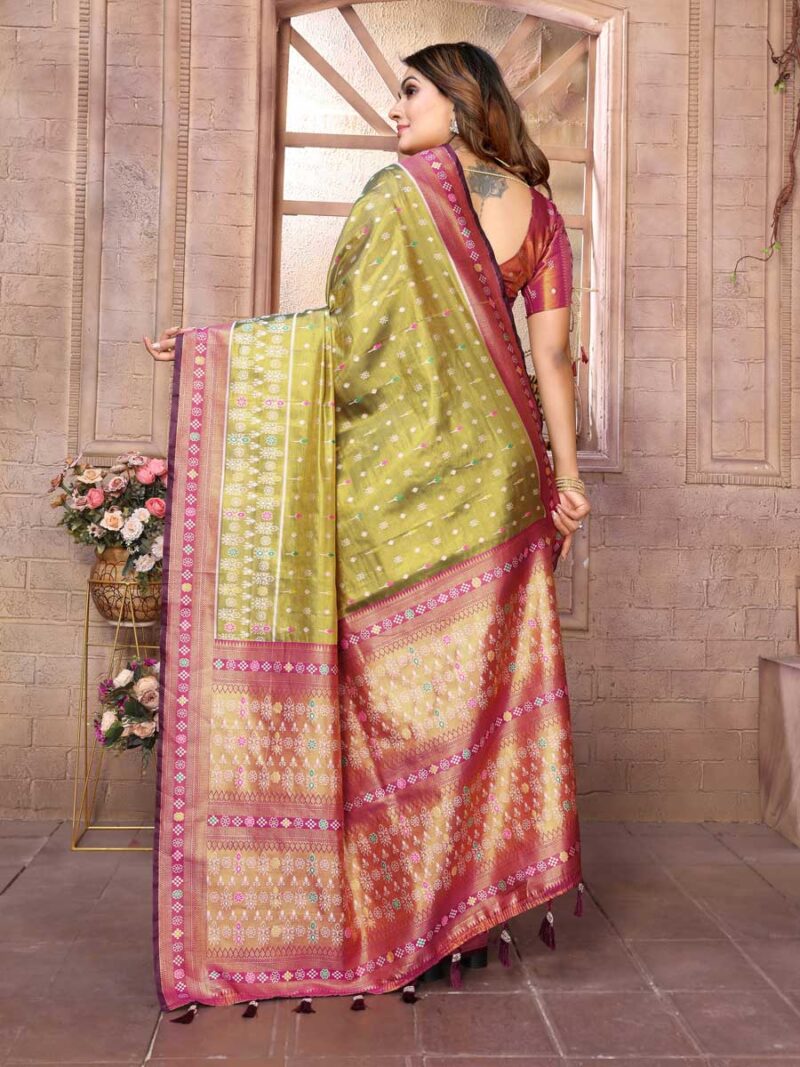 Green Color Pink Saree - Image 2