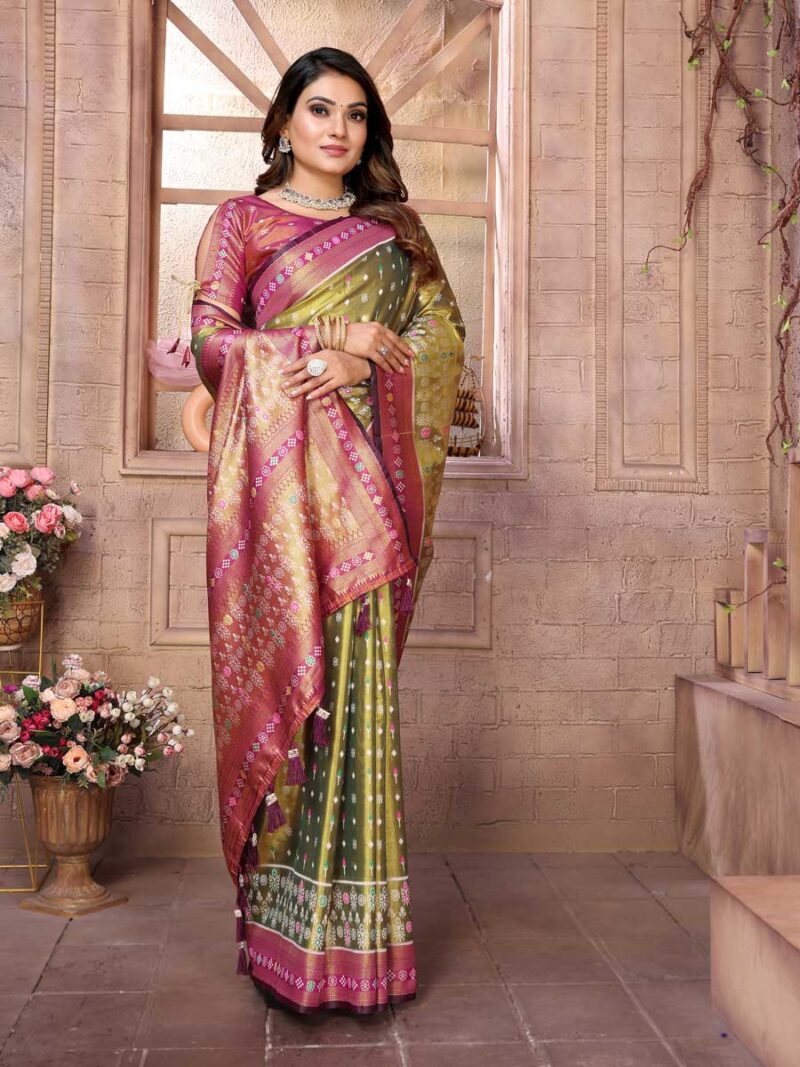 Green Color Pink Saree - Image 4
