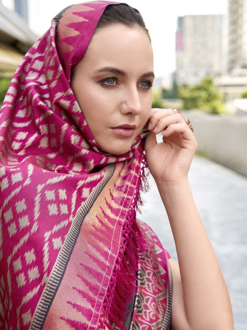 Black Color Pink Saree - Image 2